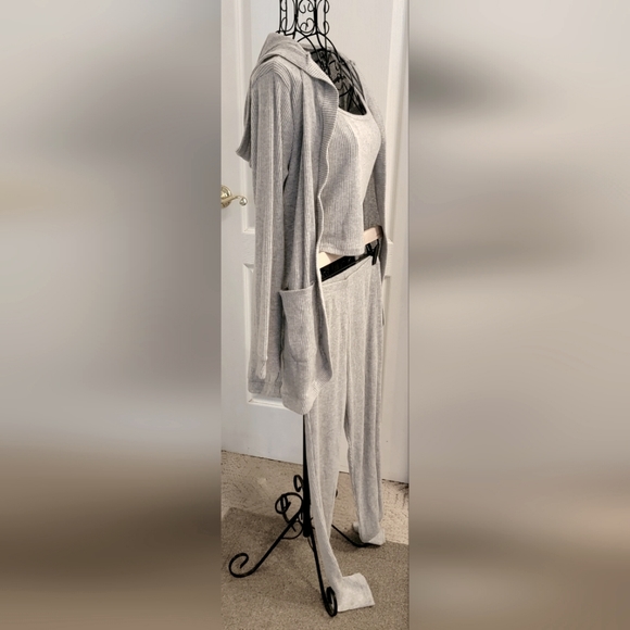 3 piece loungewear set. Super soft and comfortable in Grey sz Medium - Picture 3 of 6